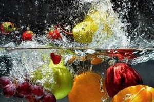 Những cách rửa rau củ quả loại bớt tồn dư thuốc trước khi rửa sạch lại bằng nước