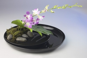 Ikebana là “ Hoa sống”  theo nghĩa văn học